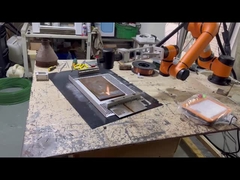 6 Axis Robot Otomatis 100w Baju Tas Portable Fiber Laser Mesin pembersih Penghapusan karat